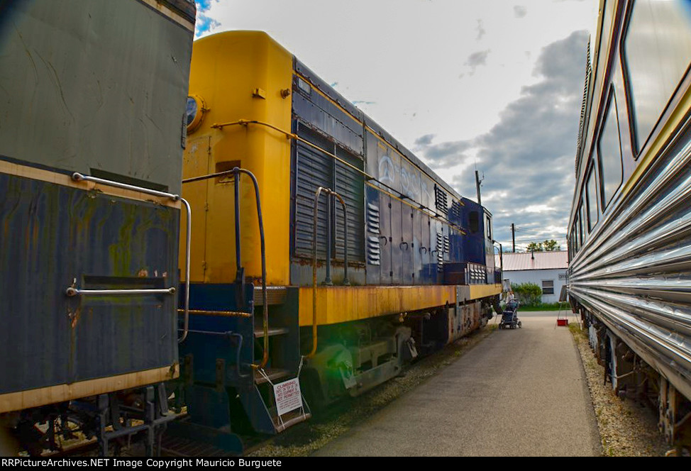 Atchison Topeka & Santa Fe H12-44TS Locomotive